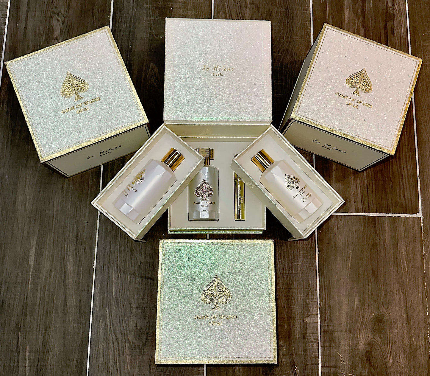♠️✨ SET GAME OF SPADES OPAL by Jo Milano – LUJO QUE SE SIENTE EN CADA DETALLE ✨♠️

💰 RD$5,990